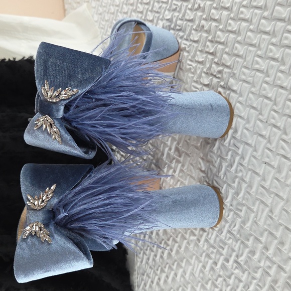 Antonio Melani Womans Powder Blue Platforms  9 Ostrich Feathers Leather Velvet - Picture 2 of 12